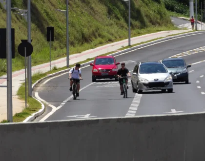 Ciclistas fazem protesto em SC após acidentes graves